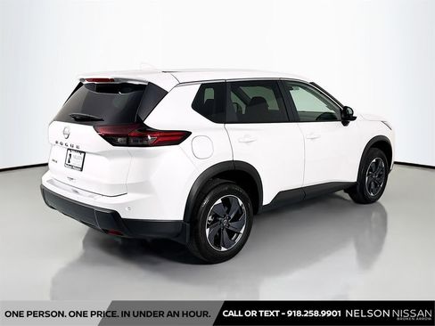 Certified 2026 Nissan Rogue SV FWD image 5