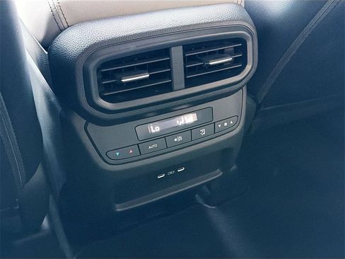 Used 2024 Honda Pilot Touring image 27