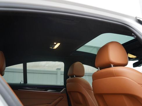 Used 2018 BMW 530e xDrive image 63