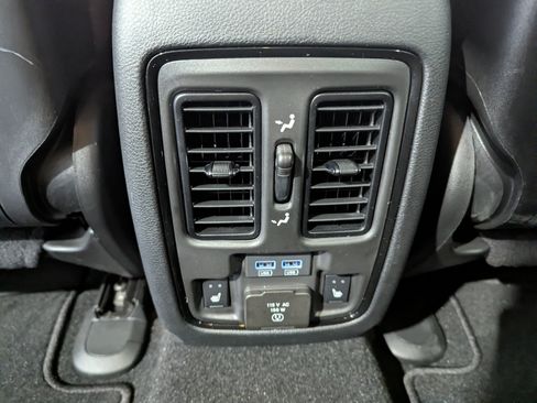 Used 2025 Dodge Durango GT AWD/4WD image 13