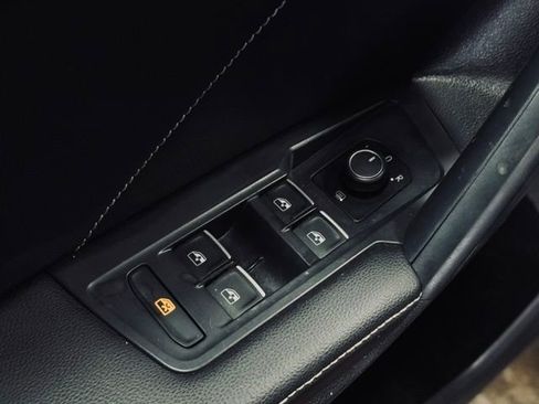 Used 2023 Volkswagen Tiguan SE w/ Panoramic Sunroof Package AWD/4WD image 15