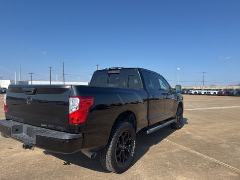 Used 2019 Nissan Titan SV w/ SV Convenience Package image 7