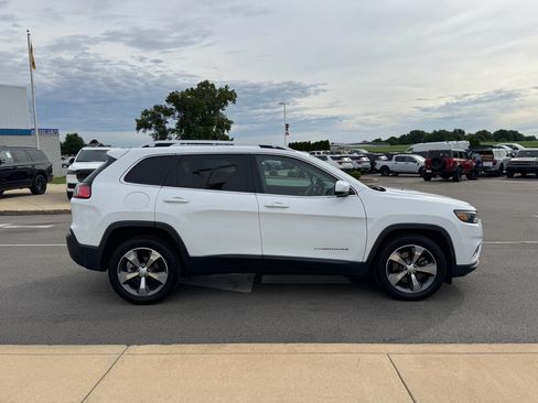 Used 2020 Jeep Cherokee Limited FWD image 10
