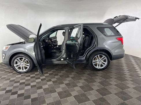 Used 2017 Ford Explorer XLT w/ Equipment Group 202A AWD/4WD image 10