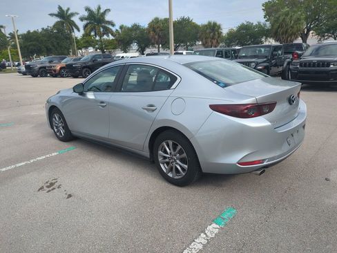 Used 2021 MAZDA MAZDA3 Sedan FWD image 8