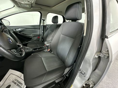 Used 2018 Ford Focus SEL w/ Cold Weather Package FWD image 11