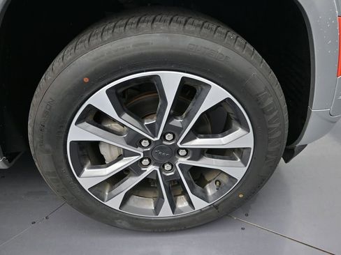 Used 2023 Jeep Grand Cherokee Overland w/ Luxury Tech Group IV RWD image 9