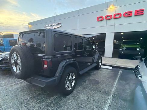 Used 2021 Jeep Wrangler Unlimited Sahara AWD/4WD image 4