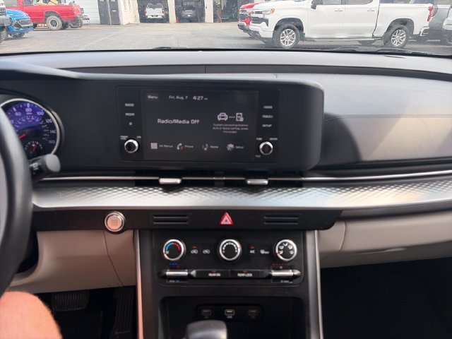 Used 2024 Kia Carnival LX FWD image 17
