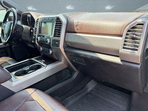 Used 2017 Ford F250 Platinum w/ Platinum Ultimate Package AWD/4WD image 22