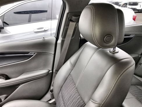 Used 2014 Chevrolet Impala LT image 21