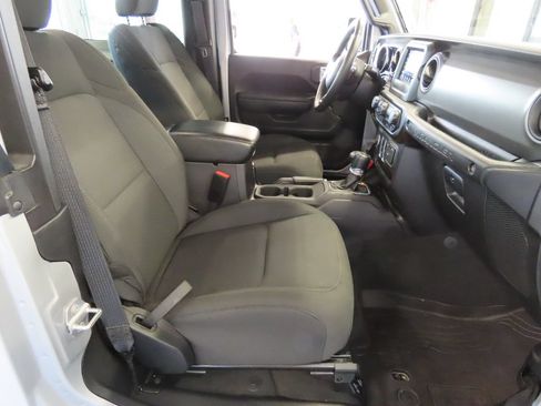 Used 2022 Jeep Wrangler Sport AWD/4WD image 25