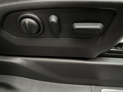 Used 2022 GMC Sierra 3500 Denali w/ Denali Black Diamond Edition image 31