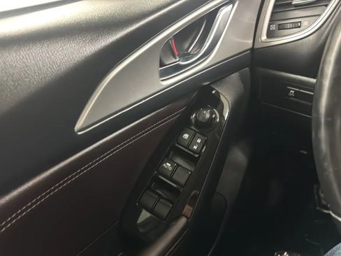 Used 2018 MAZDA MAZDA3 Touring FWD image 16