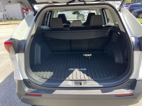 Used 2025 Toyota RAV4 XLE w/ Convenience Package FWD image 5