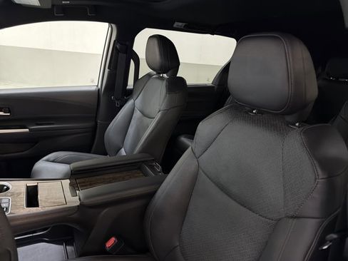 Used 2025 Toyota Sienna Limited AWD/4WD image 5