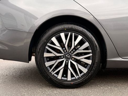 Used 2024 Nissan Altima 2.5 SV image 10