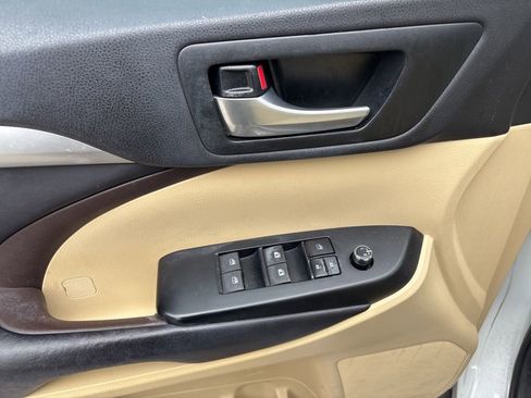 Used 2016 Toyota Highlander XLE FWD image 11