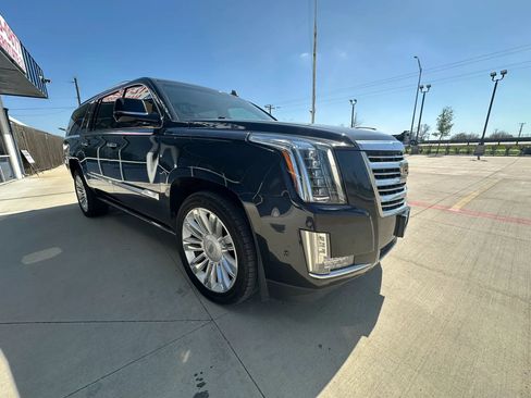 Used 2019 Cadillac Escalade ESV Platinum image 7