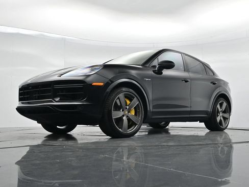Certified 2023 Porsche Cayenne Turbo S AWD/4WD image 34