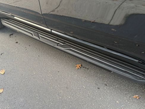 Used 2024 Cadillac Escalade ESV Premium Luxury image 33