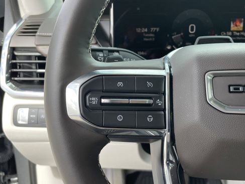 Certified 2025 GMC Acadia Denali w/ Super Cruise Package image 30