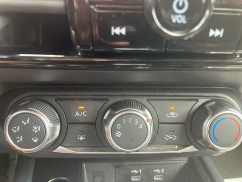 Used 2025 Nissan Kicks SV FWD image 19