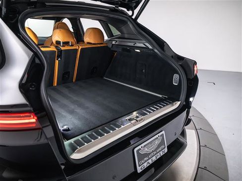 Used 2022 Aston Martin DBX image 33