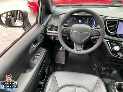 Used 2023 Chrysler Pacifica Touring-L w/ S Appearance Package FWD image 43