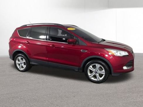 Used 2016 Ford Escape SE w/ Equipment Group 201A FWD image 2