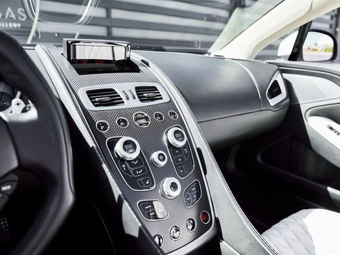 Used 2017 Aston Martin Vanquish S image 62