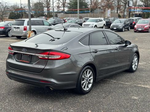 Used 2017 Ford Fusion SE FWD image 5