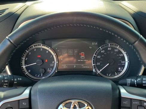Used 2023 Toyota Highlander XLE FWD image 24