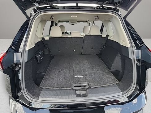 Used 2025 Nissan Rogue SV AWD/4WD image 11