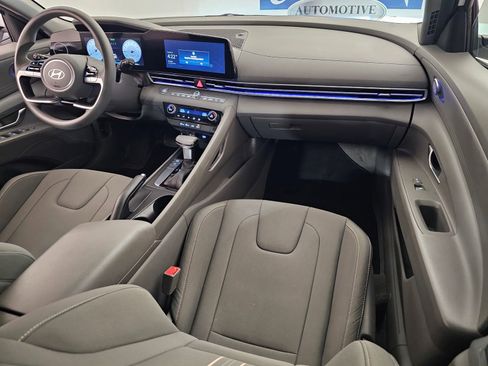 Used 2024 Hyundai Elantra SEL image 18