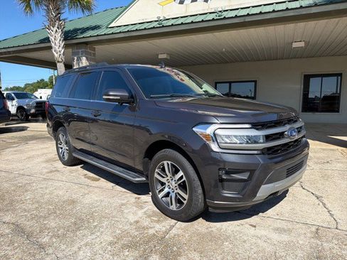 Used 2023 Ford Expedition XLT AWD/4WD image 3