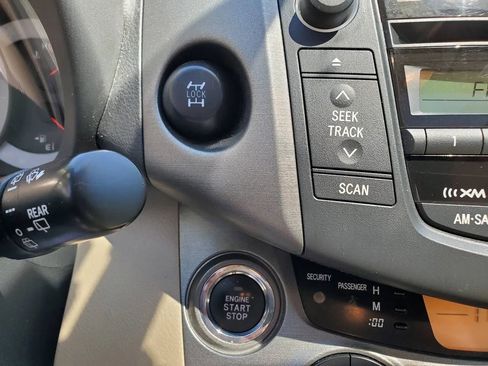 Used 2014 Toyota Prius Two image 10