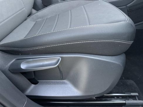 Used 2024 Volkswagen Taos SE image 12