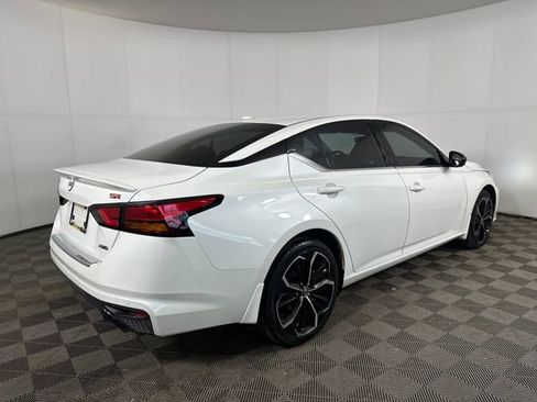 Used 2023 Nissan Altima 2.5 SR w/ SR Premium Package image 3