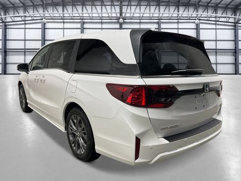 New 2026 Honda Odyssey Touring image 3