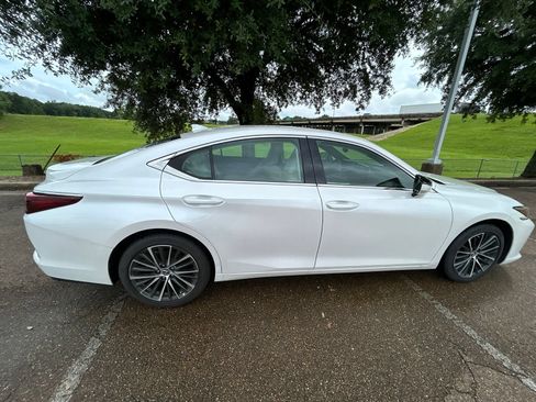 Used 2025 Lexus ES 350 w/ Premium Package FWD image 5