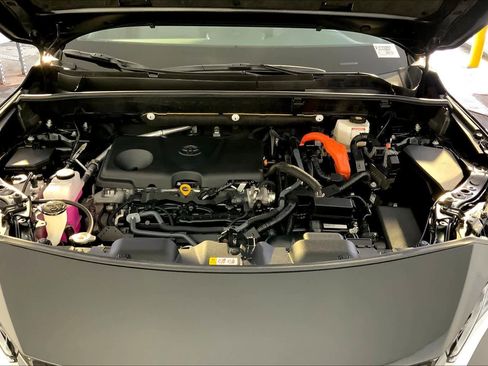 Certified 2023 Toyota Venza XLE AWD/4WD image 58