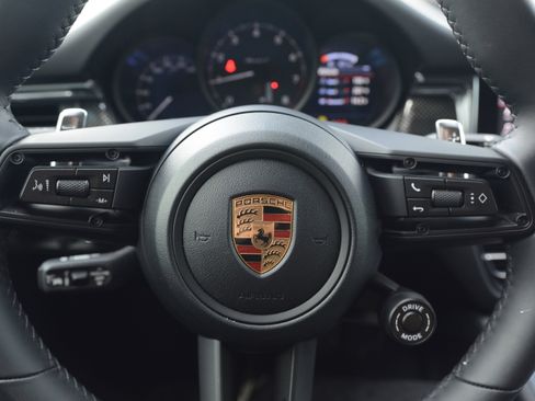 Certified 2026 Porsche Macan Turbo AWD/4WD image 17