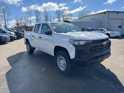 Used 2024 Chevrolet Colorado W/T image 4