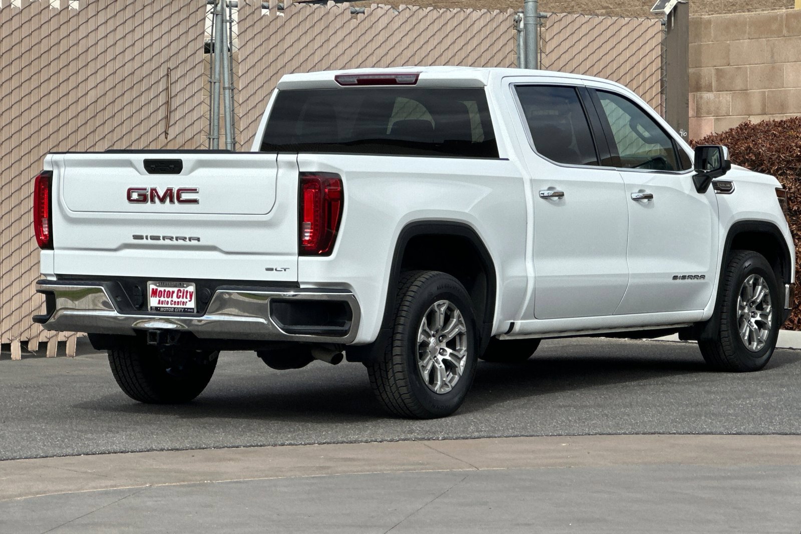 Certified 2025 GMC Sierra 1500 SLT RWD image 4