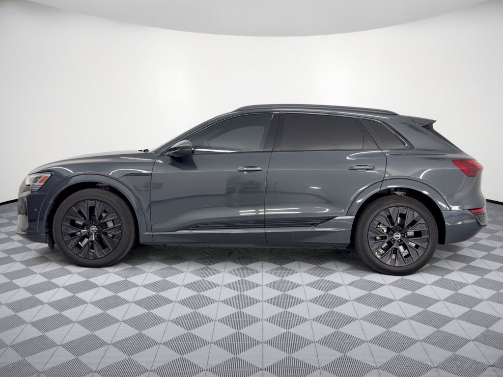 Used 2024 Audi Q8 e-tron Premium Plus w/ Premium Plus Package AWD/4WD image 2