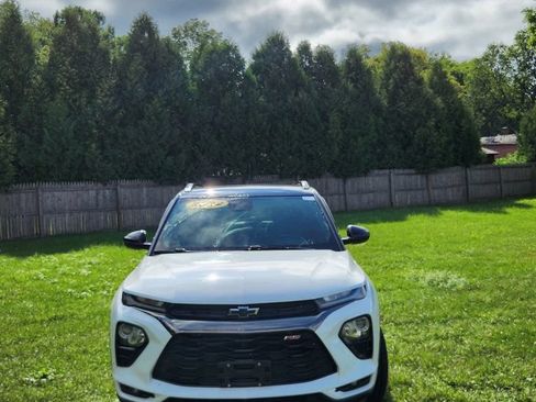 Used 2022 Chevrolet TrailBlazer RS w/ Technology Package FWD image 2
