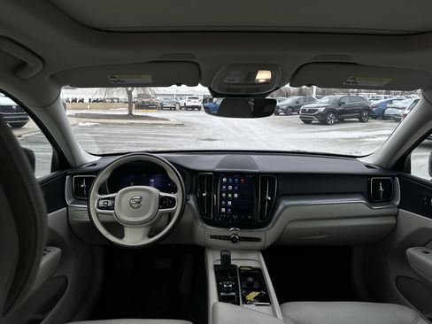 Used 2023 Volvo XC60 B5 Core image 21