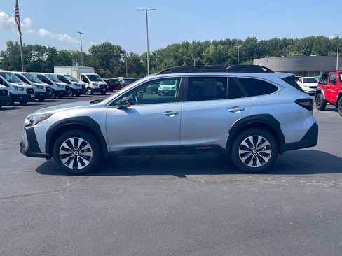 Used 2025 Subaru Outback Limited AWD/4WD image 2