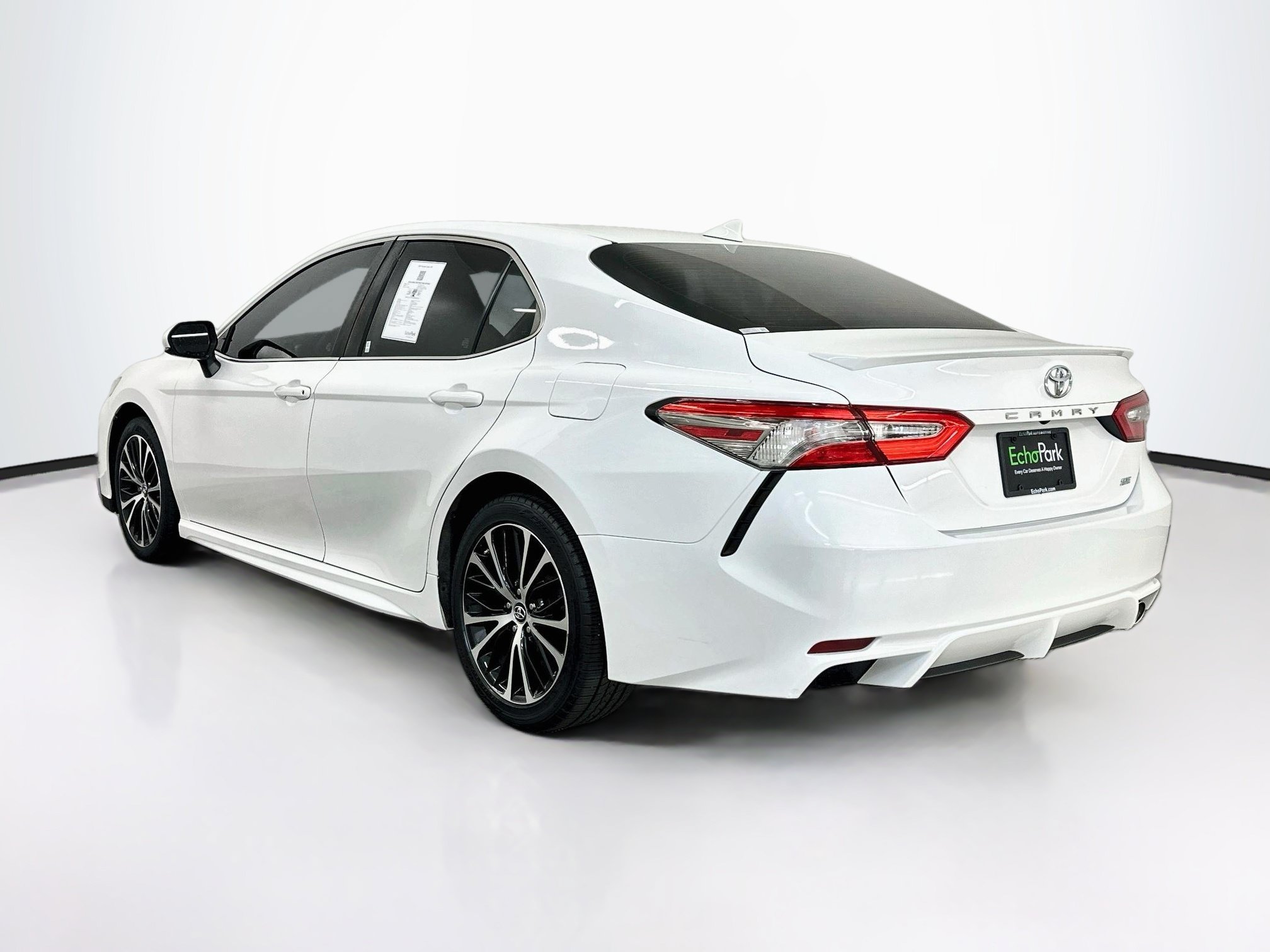 Used 2019 Toyota Camry SE w/ Carpet Mat Package FWD image 5
